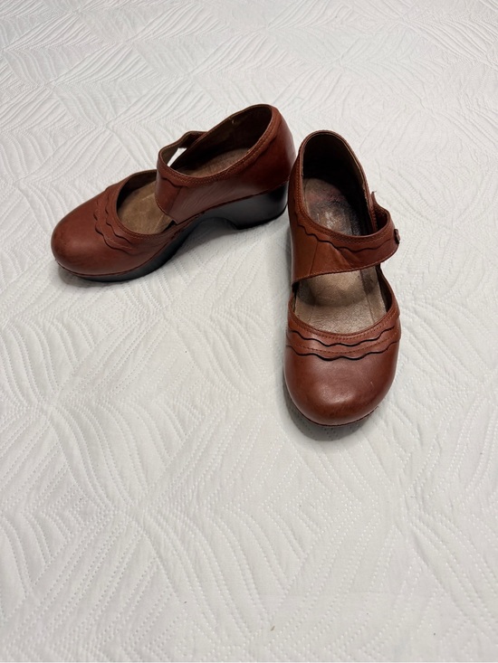 Dansko Shoes - Dansko Harlow Women’s Brown Leather Mary Jane Clogs. Size 40 (9)
